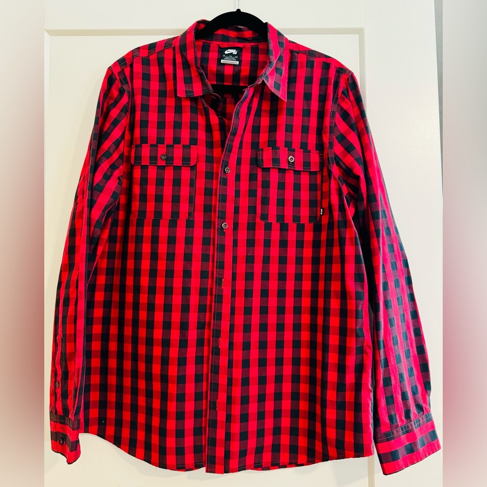 Men’s long sleeve button up collar shirt. Large Nike SB black and red checkered